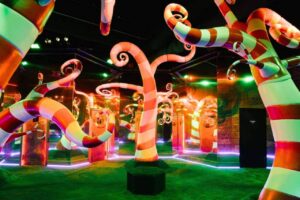 Tim Burton Labirinto mostra Milano arte event - esposizione culturale B&B Sansirofiera Rooms