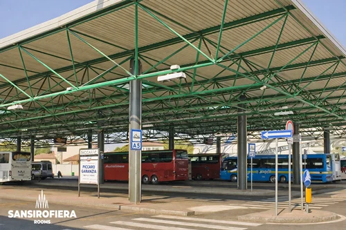 Terminal bus di Milano Lampugnano con FlixBus e indicazione Metro M1 verso sansirofiera rooms B&B vicino a Fiera Milano Rho e Stadio San Siro
