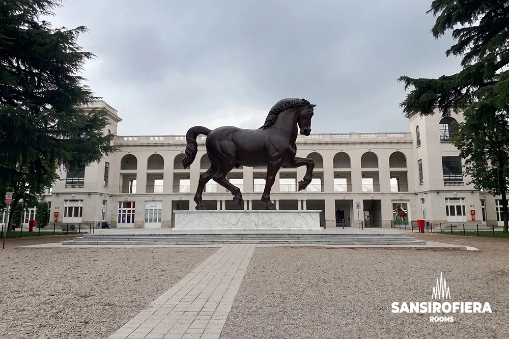 Cavallo di Leonardo, statua bronzea all'Ippodromo San Siro Milano vicino a sansirofiera rooms